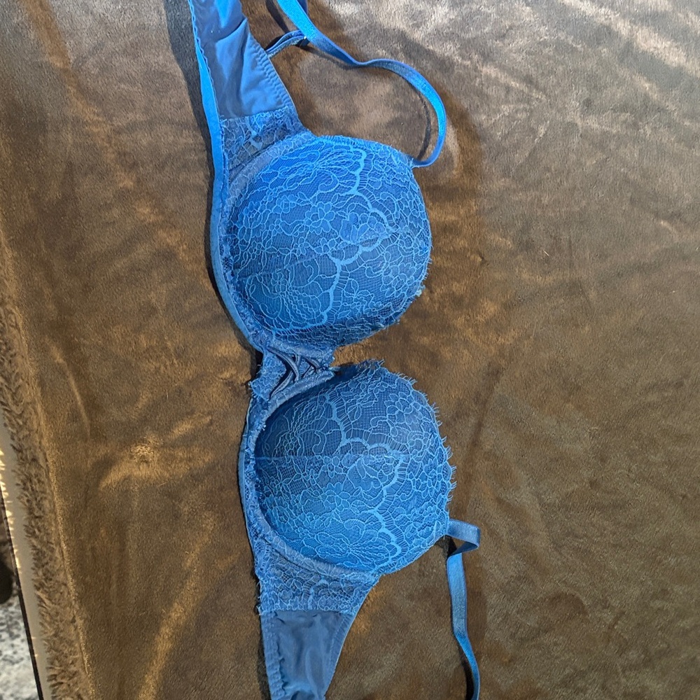 Victoria's Secret Vibrant Blue Lace Bra